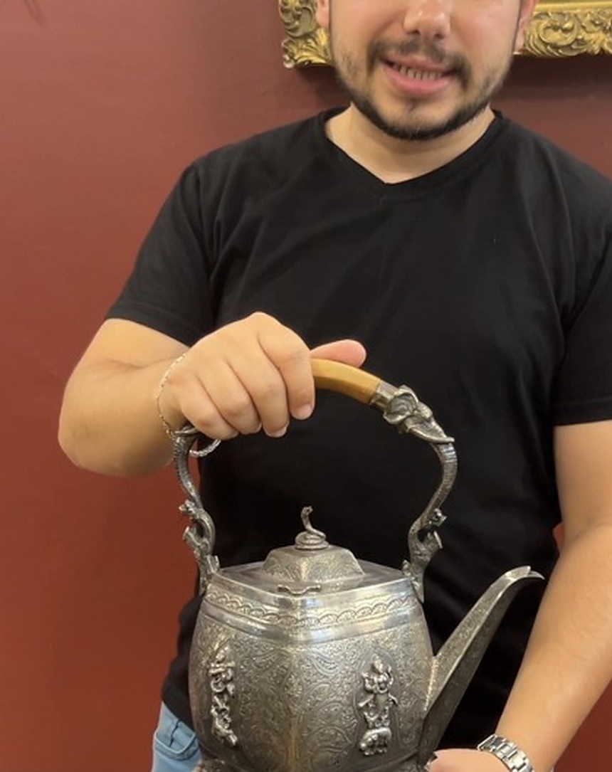 Fildişi saplı antika gümüş çaydanlık
